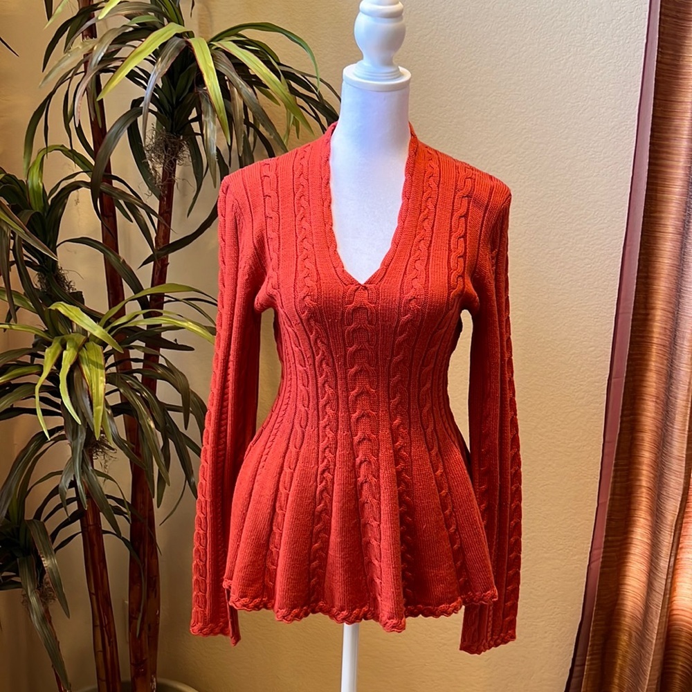 NWOT-Antonio Melani rust color V-neck sweater with peplum bottom